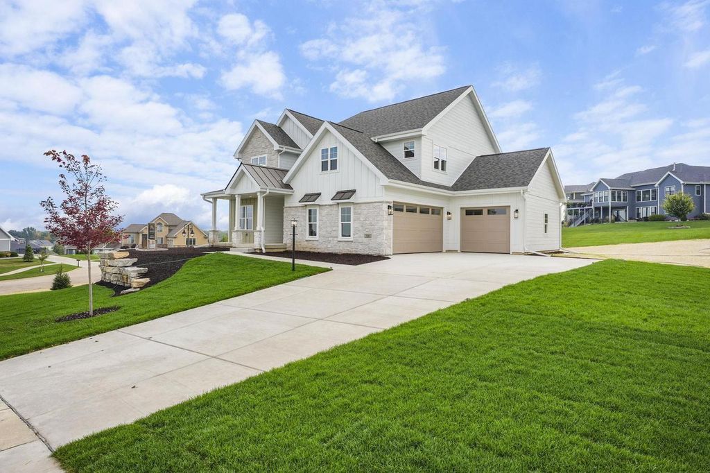 Photo of 920 Carnoustie WAY, Oregon, WI 53575 (MLS # 2016437)