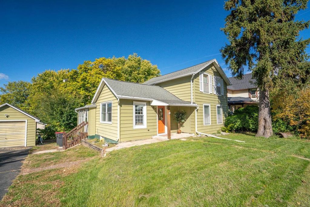 Photo of 637 Standing Stone DRIVE, Waukesha, WI 53189 (MLS # 1945015)