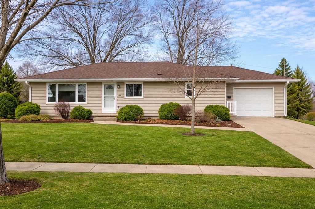 Photo of 937 Hillside DRIVE, Jefferson, WI 53549 (MLS # 2020579)