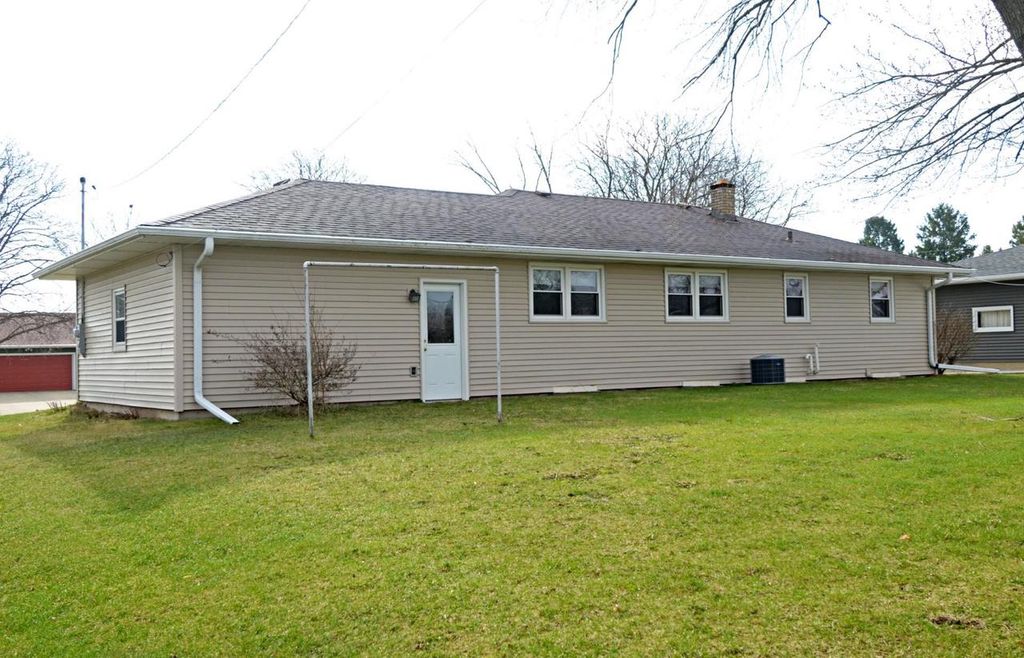 Photo of 937 Hillside DRIVE, Jefferson, WI 53549 (MLS # 2020579)