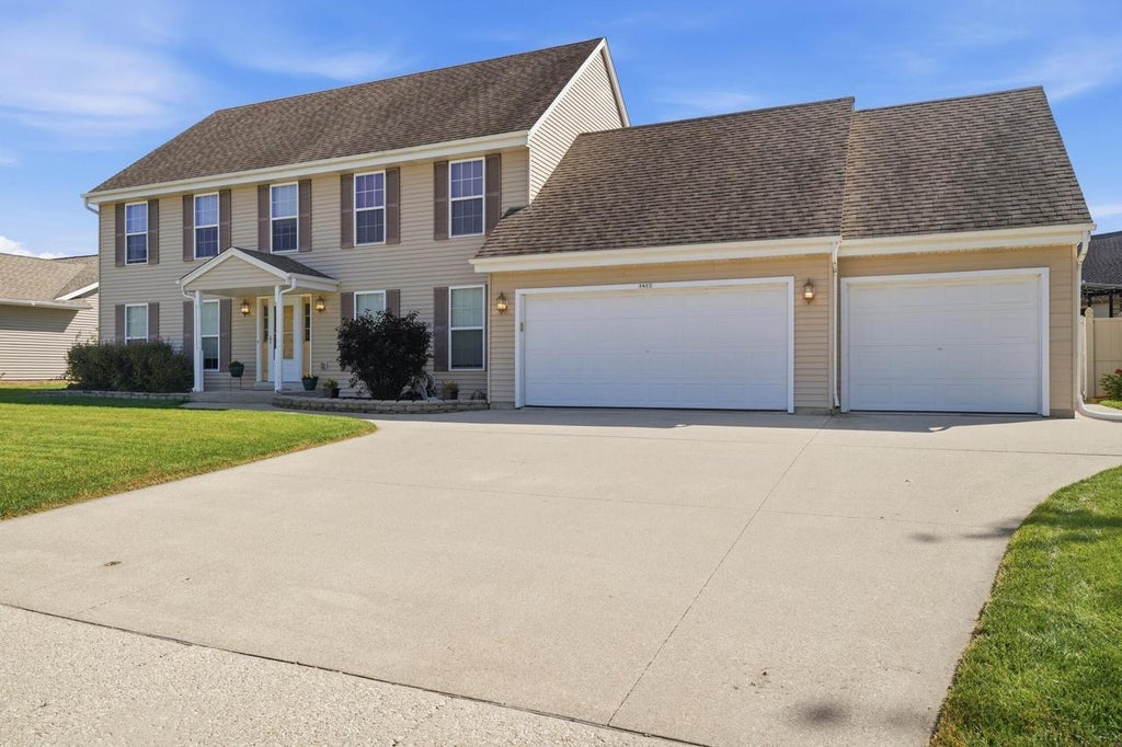 Photo of 1413 Lee AVENUE, West Bend, WI 53090 (MLS # 1982534)