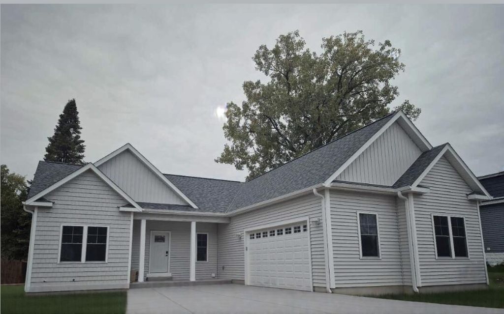 Photo of 3360 E Grange AVENUE, Cudahy, WI 53110 (MLS # 1939248)