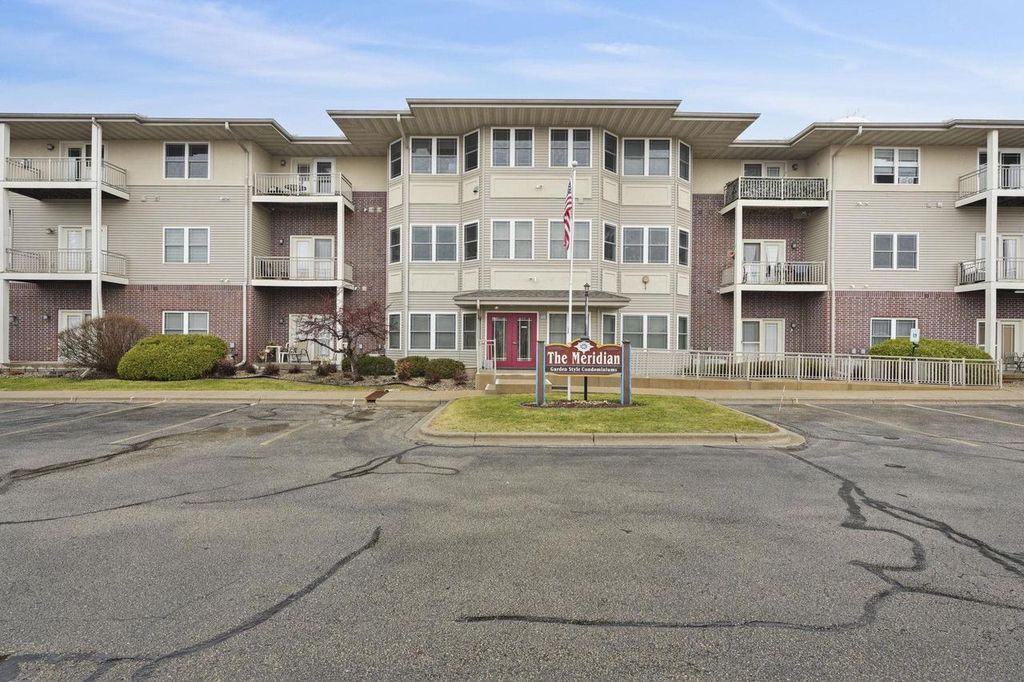 Photo of 410 New Age CIRCLE #304, Verona, WI 53593 (MLS # 2018165)