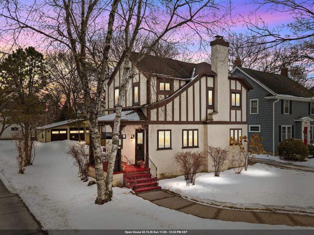 Photo of 827 E Washington STREET, Appleton, WI 54911 (MLS # 50320988)