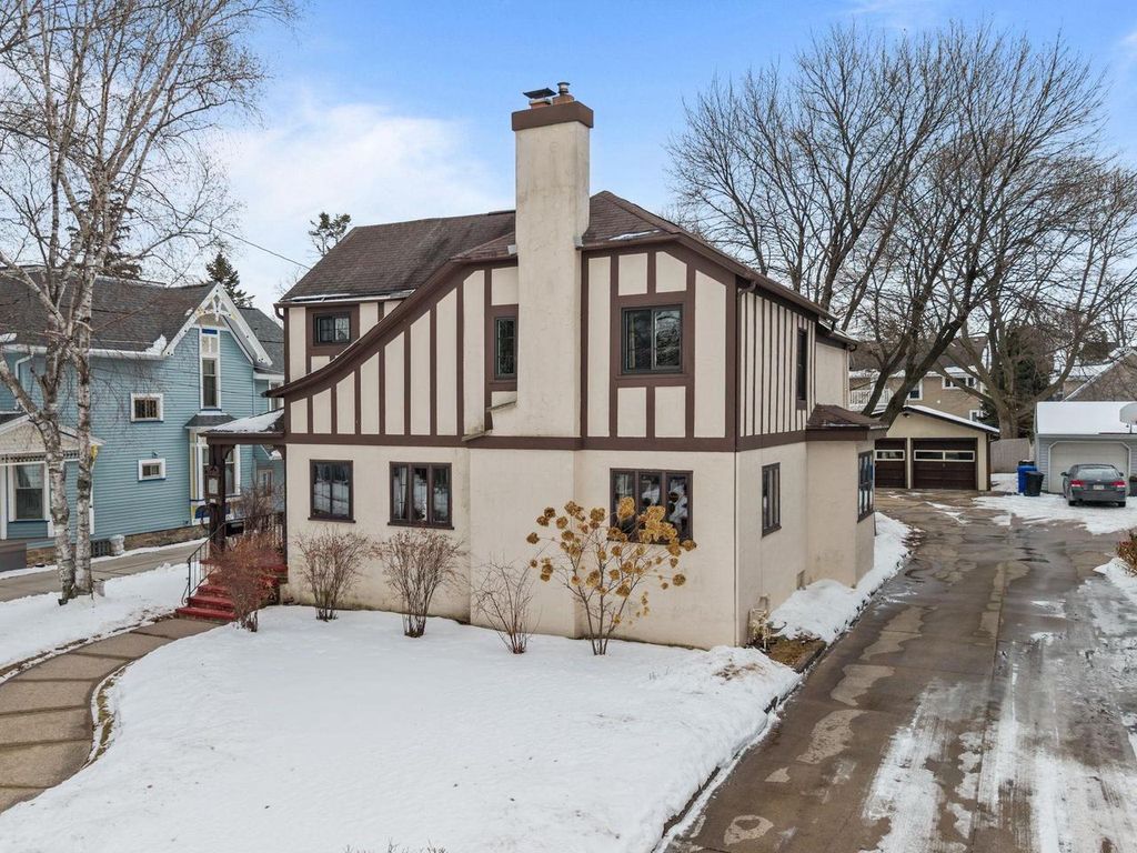 Photo of 827 E Washington STREET, Appleton, WI 54911 (MLS # 50320988)