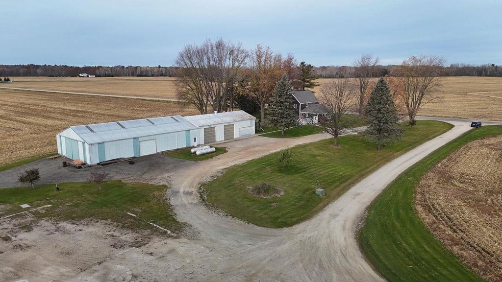 Photo of W7185 County Road P, Shiocton, WI 54170 (MLS # 50317943)