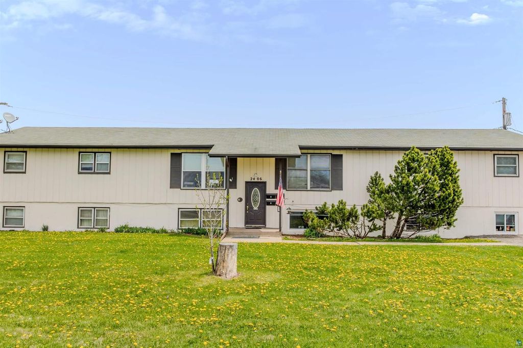 Photo of 2406 Hill AVENUE, Superior, WI 54880 (MLS # 6125583)