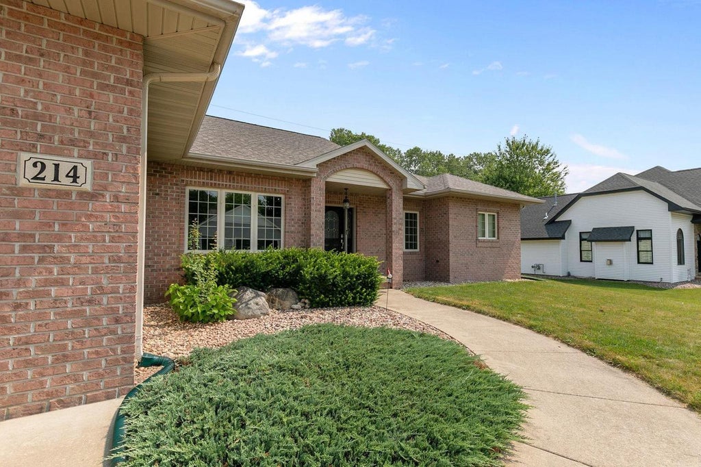 Photo of 214 Brookwood DRIVE, Hortonville, WI 54944 (MLS # 50330013)