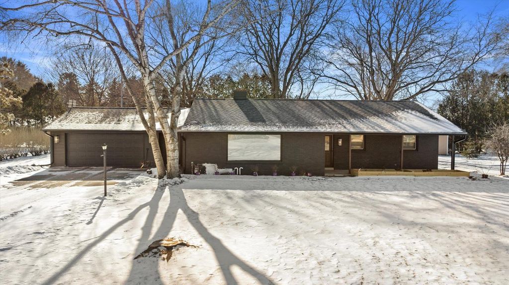 Photo of 305 Sunny LANE, Thiensville, WI 53092 (MLS # 1948713)