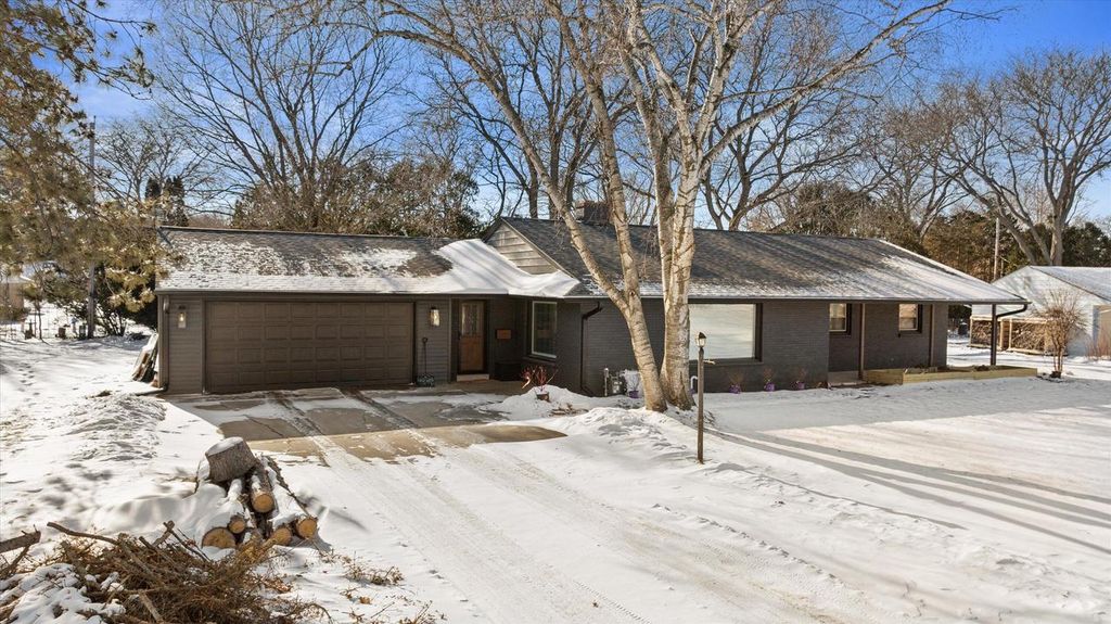 Photo of 305 Sunny LANE, Thiensville, WI 53092 (MLS # 1948713)