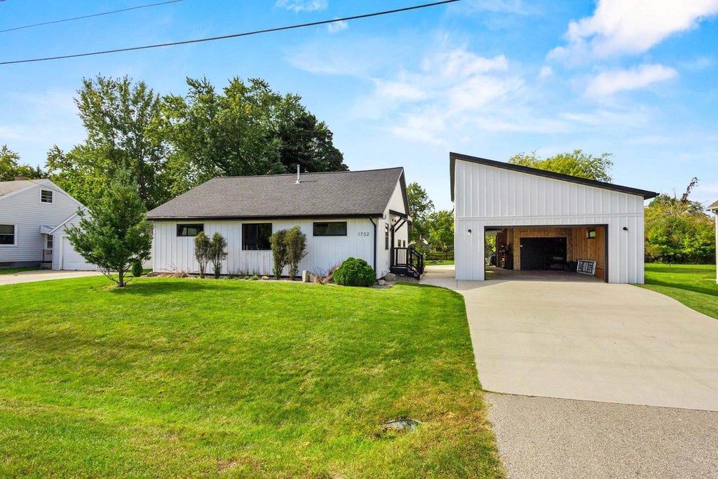 Photo of 1732 Island COURT, Green Bay, WI 54303 (MLS # 50333530)