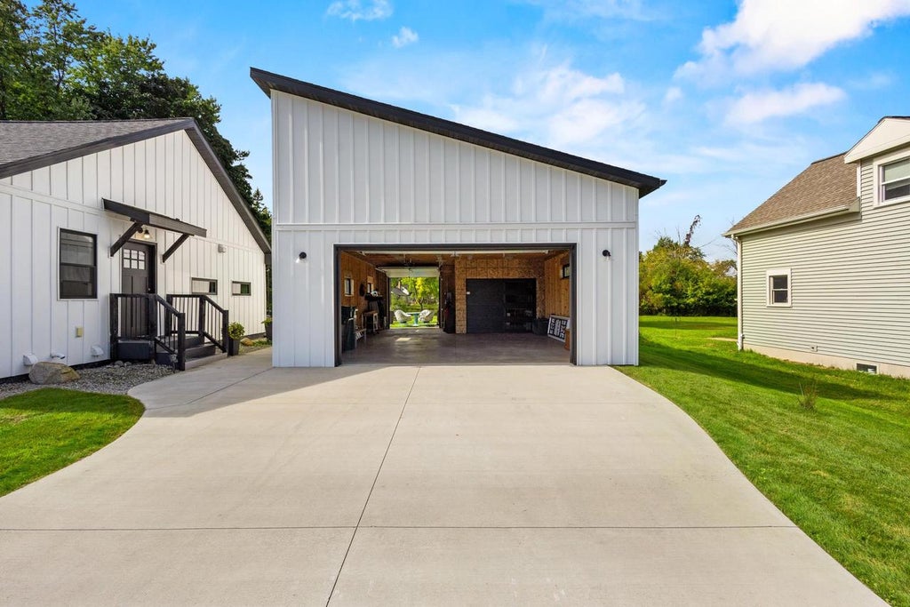 Photo of 1732 Island COURT, Green Bay, WI 54303 (MLS # 50333530)