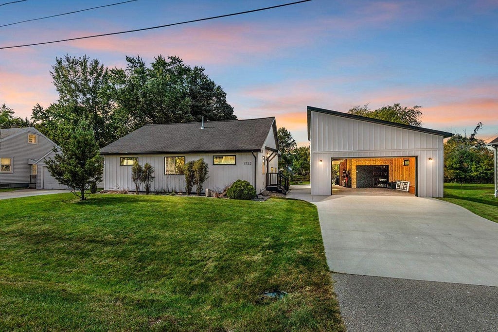 Photo of 1732 Island COURT, Green Bay, WI 54303 (MLS # 50333530)