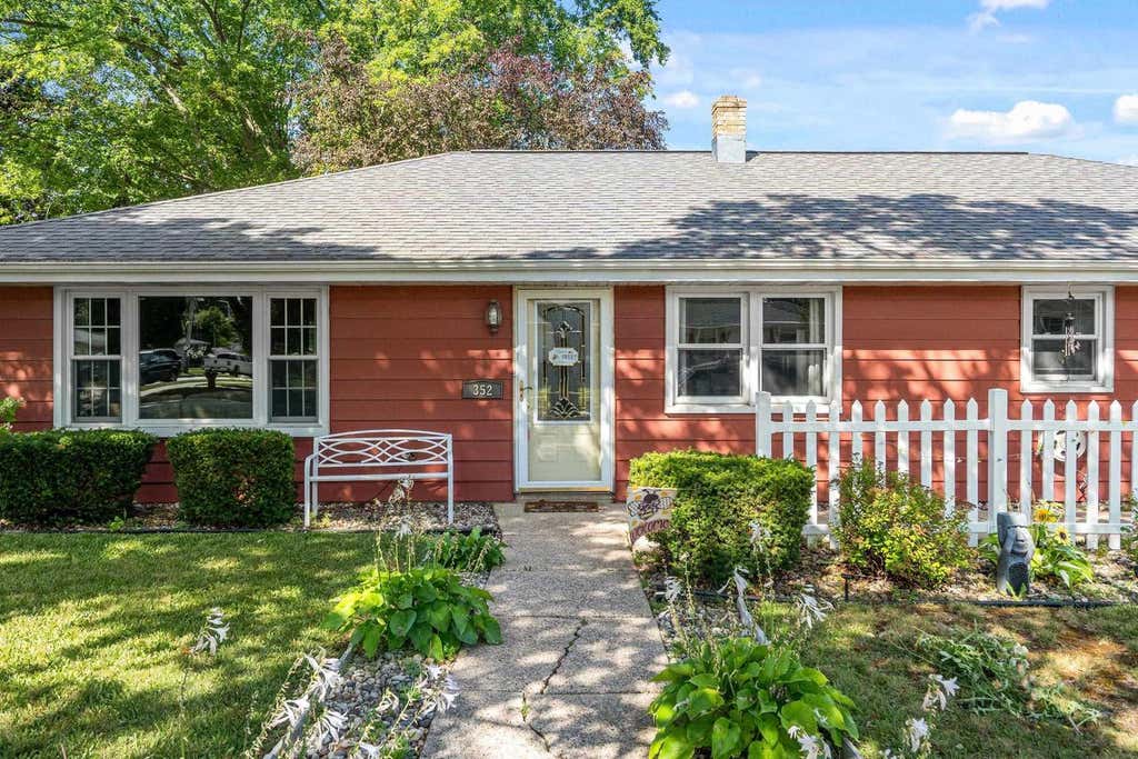 Photo of 352 S James STREET, Kimberly, WI 54136 (MLS # 50331128)