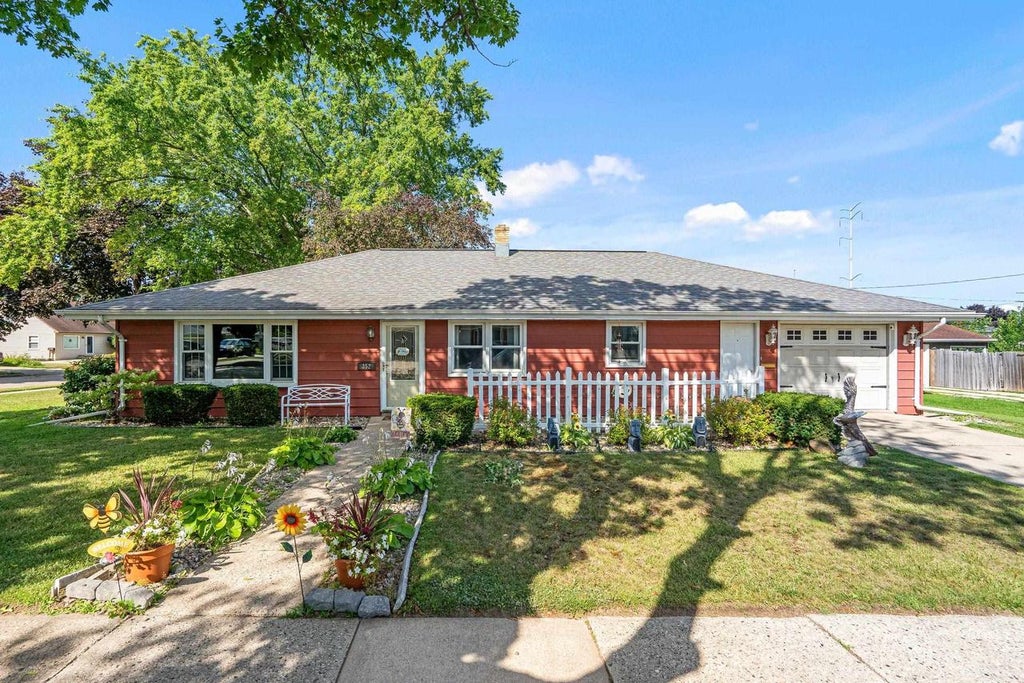 Photo of 352 S James STREET, Kimberly, WI 54136 (MLS # 50331128)