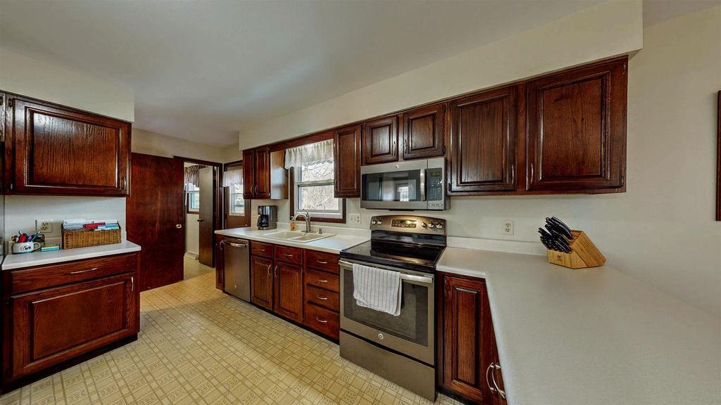 Photo of 532 N Stevens AVENUE, Jefferson, WI 53549 (MLS # 2019150)