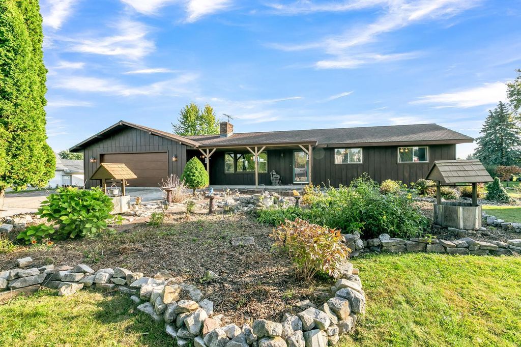 Photo of 15 E Park AVENUE, Kiel, WI 53042 (MLS # 1937667)