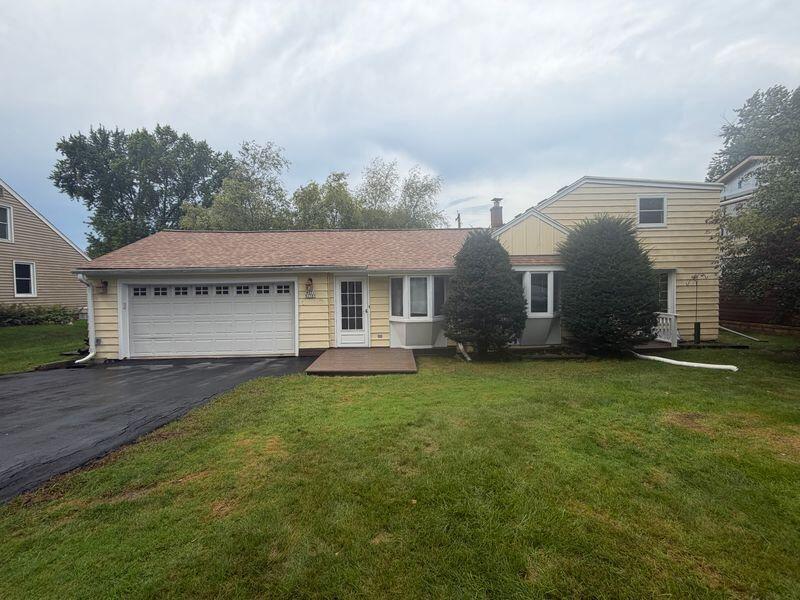Photo of W271N2585 Pear Tree LANE, Pewaukee, WI 53072 (MLS # 1979307)