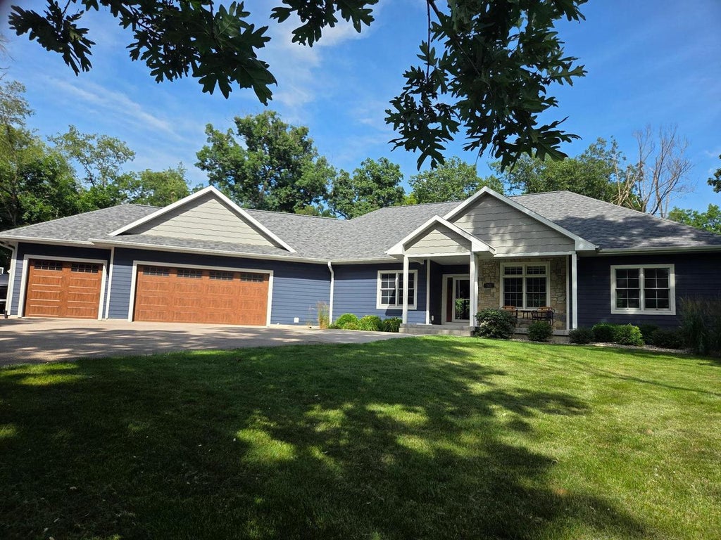 Photo of 763 Coyote Ct COURT, Deerfield, WI 53531 (MLS # 2027287)