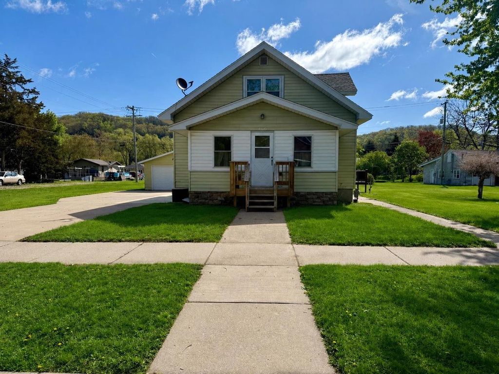 Photo of 152 N Ohio STREET, Prairie Du Chien, WI 53821 (MLS # 2022108)
