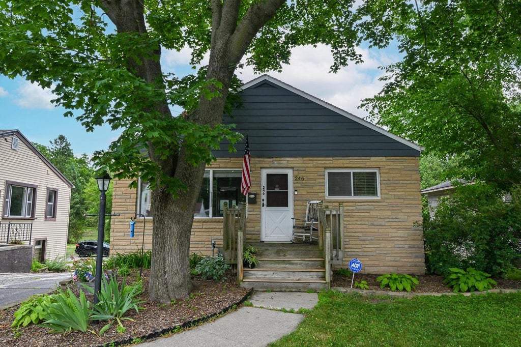 Photo of 246 North AVENUE, Hartland, WI 53029 (MLS # 1975682)