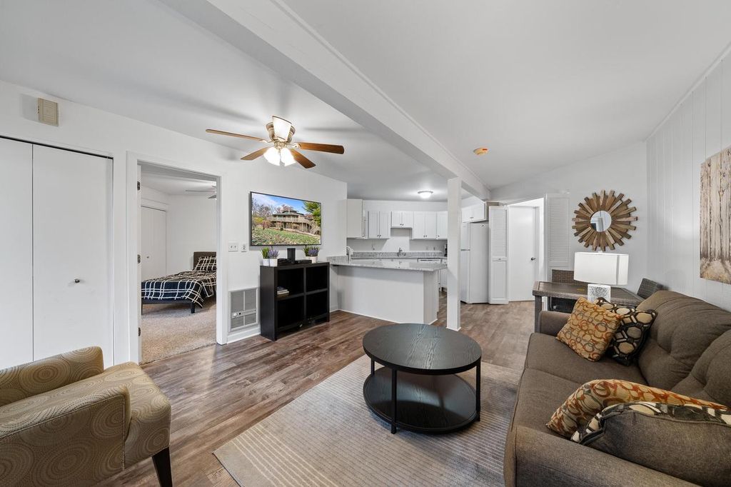 Photo of 601 Knollwood CIRCLE #B, Fontana, WI 53125 (MLS # 1941465)