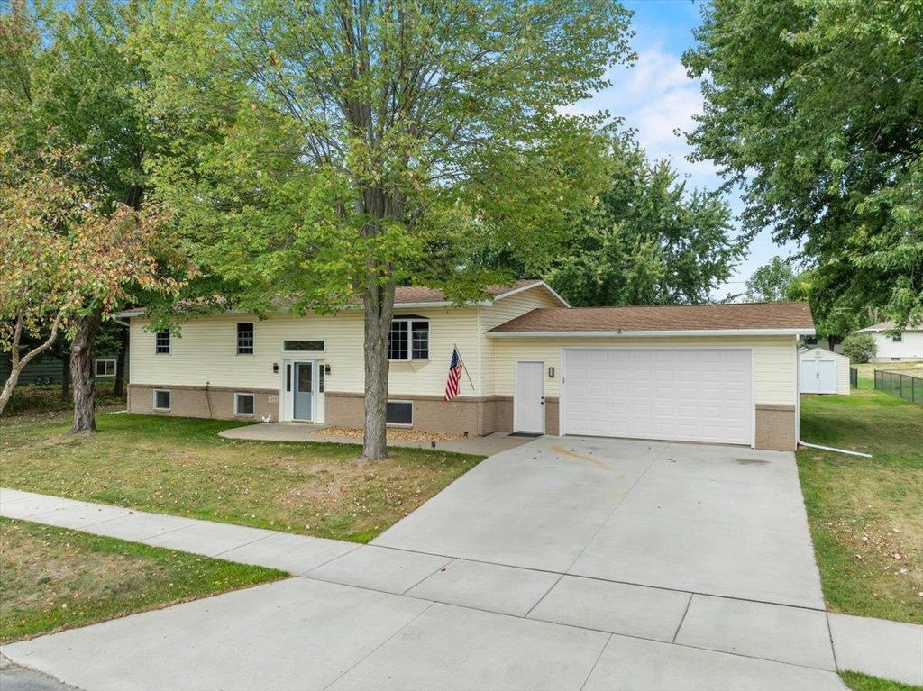 Photo of 1213 E 29th STREET, Marshfield, WI 54449 (MLS # 22504521)