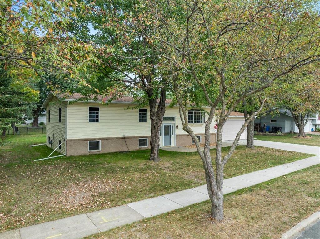 Photo of 1213 E 29th STREET, Marshfield, WI 54449 (MLS # 22504521)