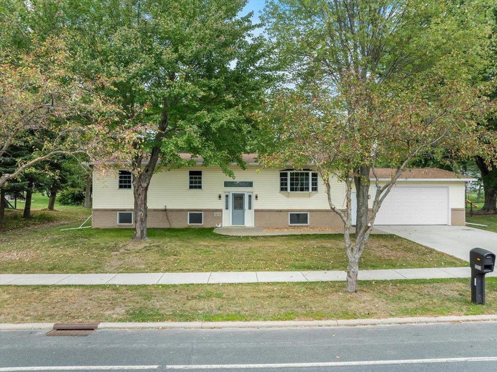 Photo of 1213 E 29th STREET, Marshfield, WI 54449 (MLS # 22504521)