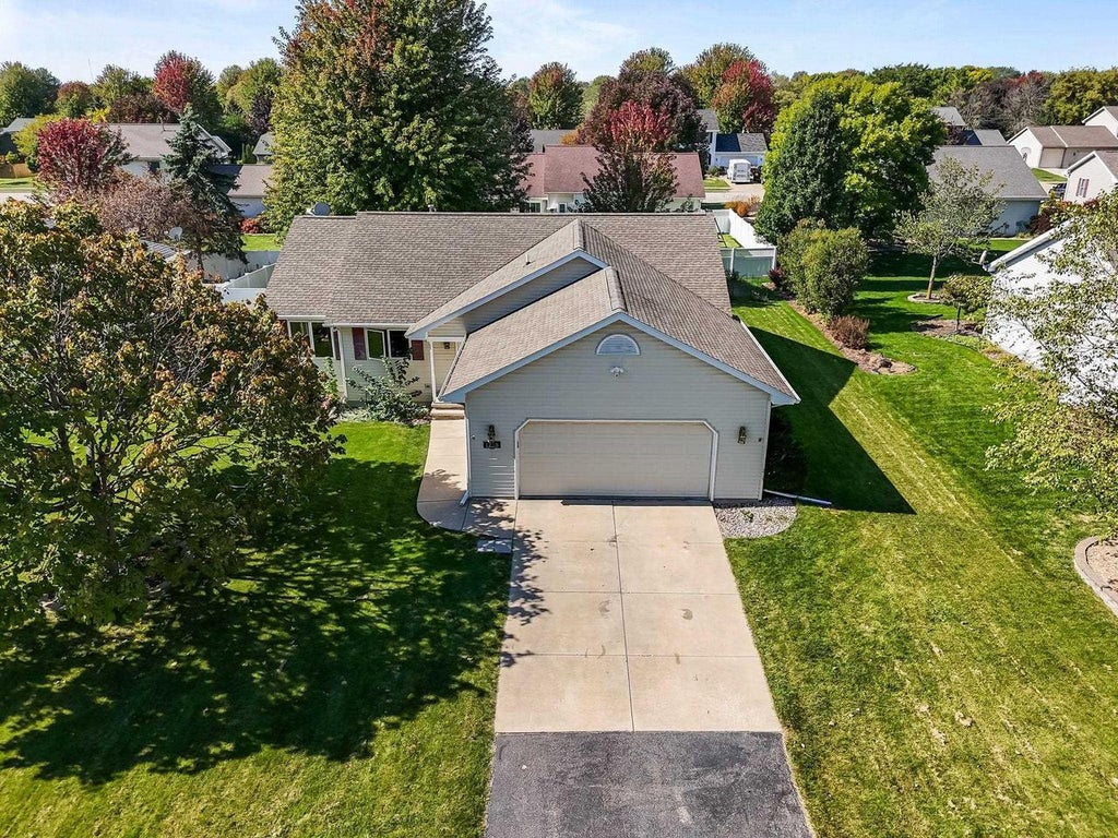 Photo of 1218 Chelsea COURT, Menasha, WI 54952 (MLS # 50333472)