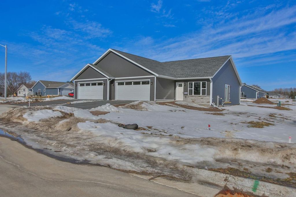 Photo of 1503 E 23rd STREET #GR39, Marshfield, WI 54449 (MLS # 22601217)