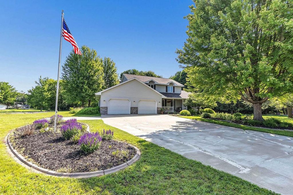 Photo of 210 S Birch AVENUE, Gillett, WI 54124 (MLS # 50316819)