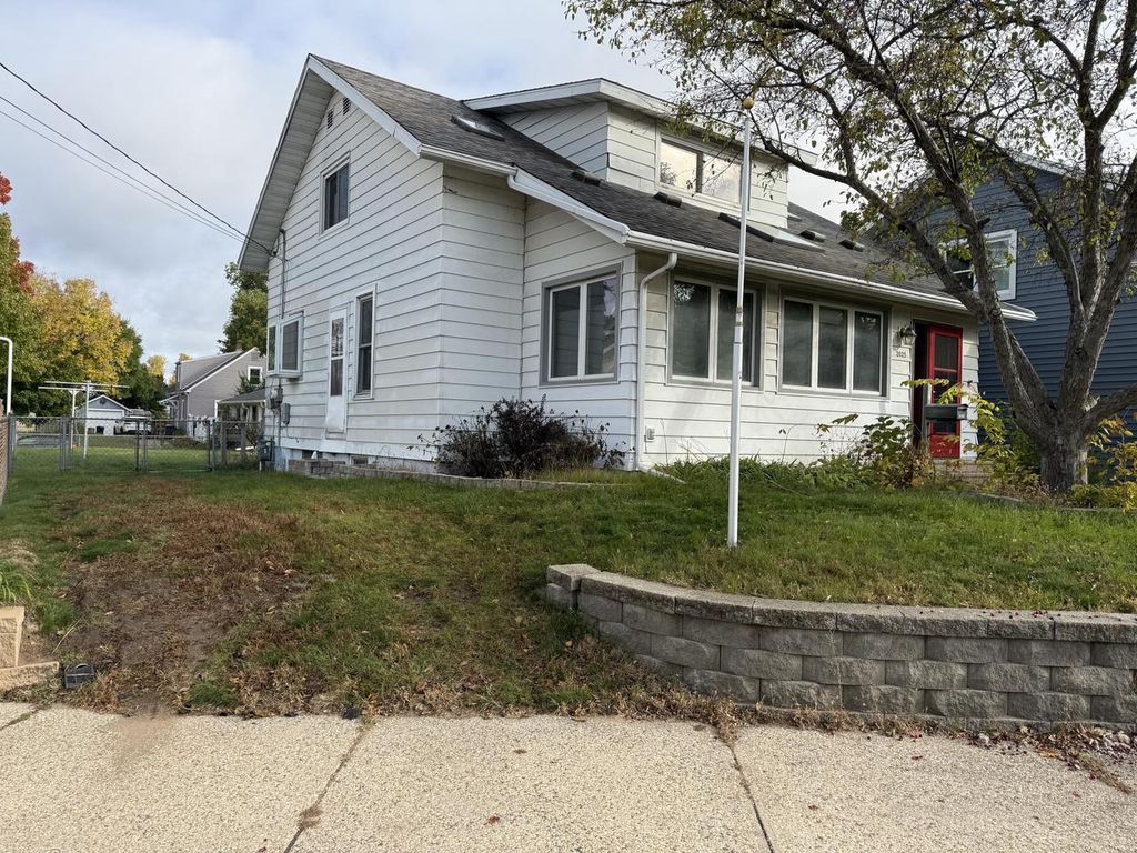 Photo of 2025 State Road, La Crosse, WI 54601 (MLS # 1940606)