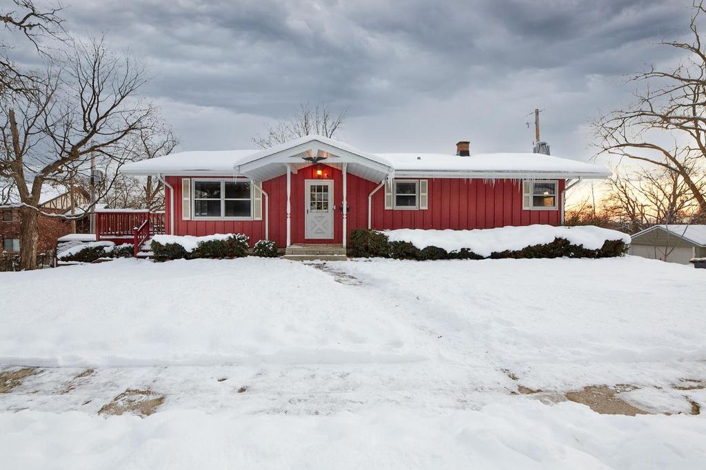 Photo of 723 Motor AVENUE, Waukesha, WI 53188 (MLS # 1945160)