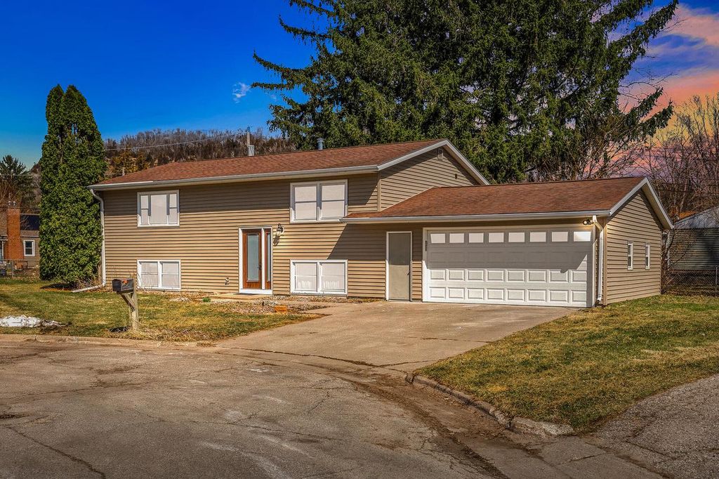 Photo of 2401 30th STREET SOUTH STREET S, La Crosse, WI 54601 (MLS # 1955181)