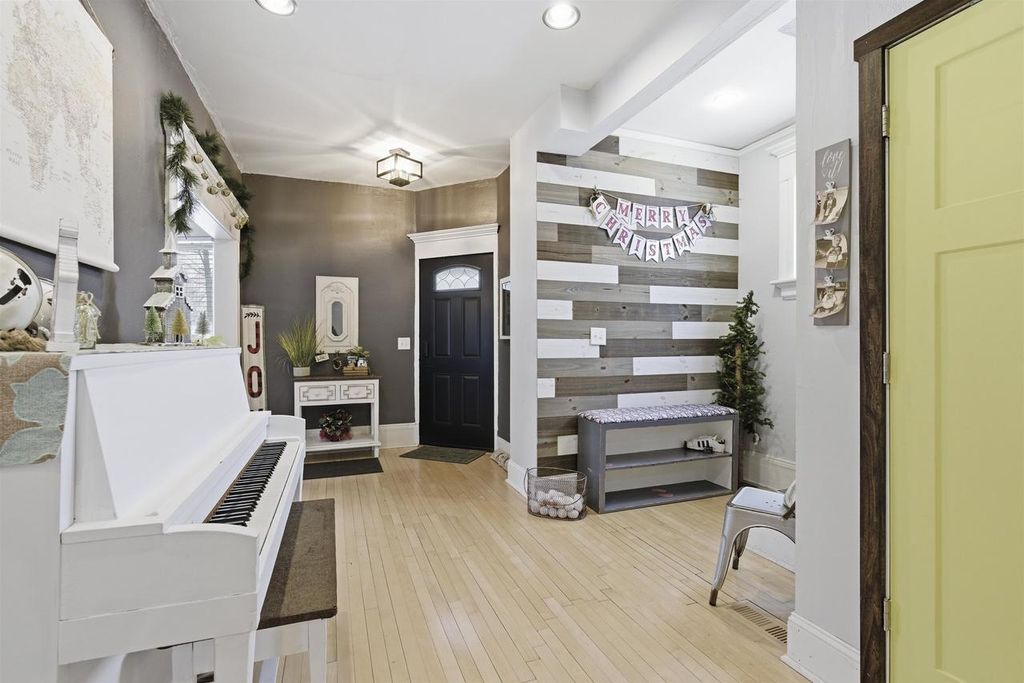 Photo of 423 E Doty AVENUE, Neenah, WI 54956 (MLS # 50319417)