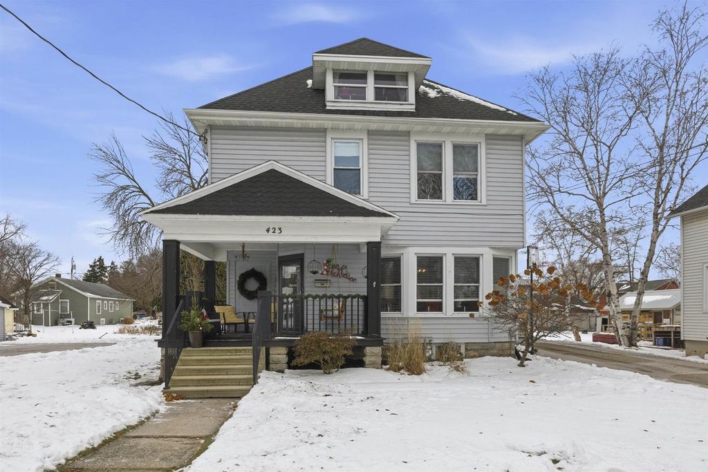 Photo of 423 E Doty AVENUE, Neenah, WI 54956 (MLS # 50319417)