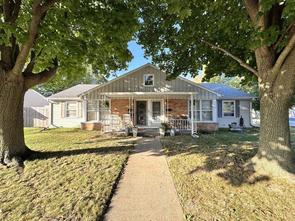 Photo of 418 Washington STREET #420, Grafton, WI 53024 (MLS # 1939190)