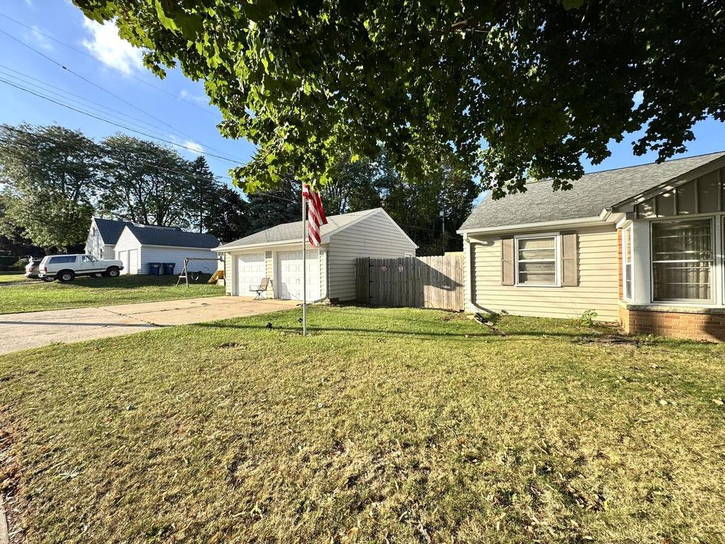 Photo of 418 Washington STREET #420, Grafton, WI 53024 (MLS # 1939190)