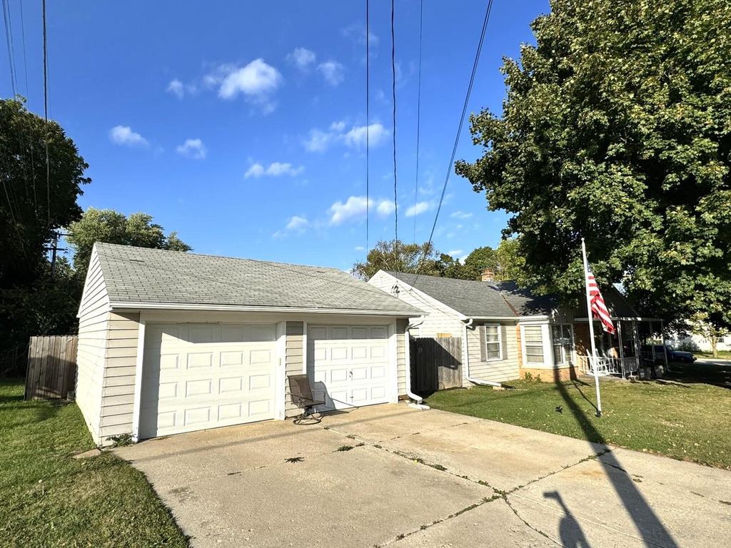 Photo of 418 Washington STREET #420, Grafton, WI 53024 (MLS # 1939190)