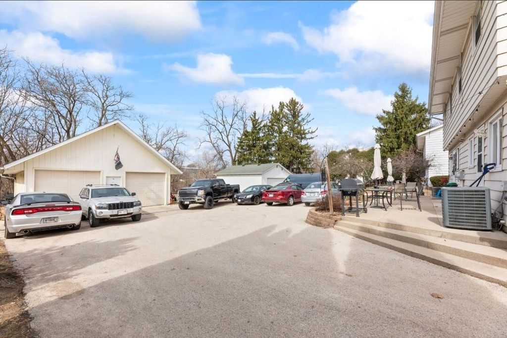 Photo of 1558 White Rock AVENUE #1560, Waukesha, WI 53188 (MLS # 1953283)