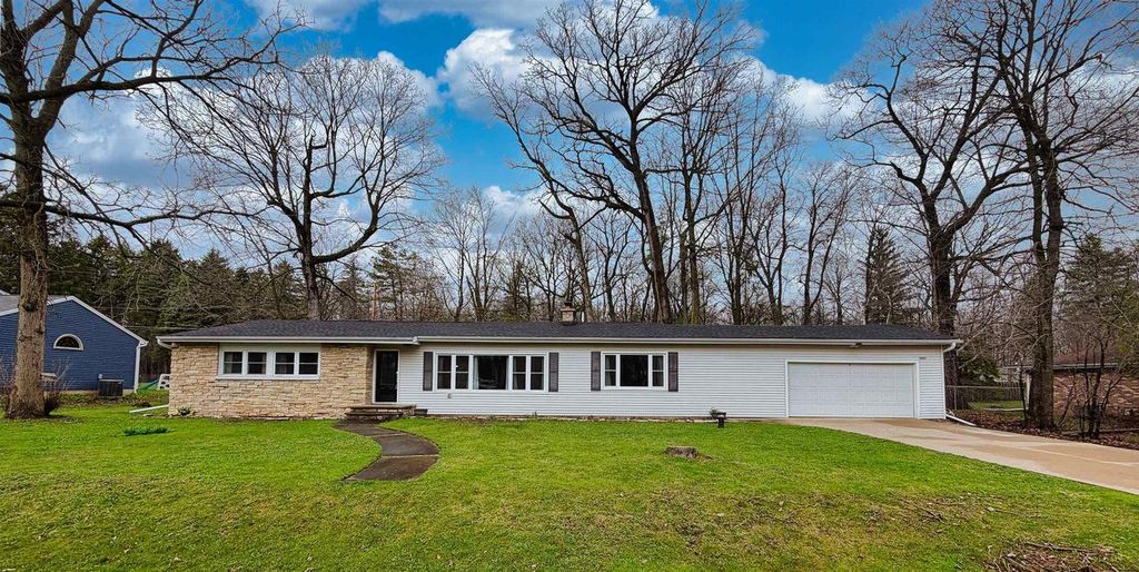 Photo of 2623 Oakcrest DRIVE, Neenah, WI 54956 (MLS # 50323868)
