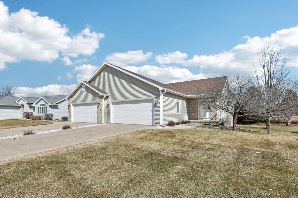 Photo of 844 Dunn AVENUE, Oregon, WI 53575 (MLS # 2018220)