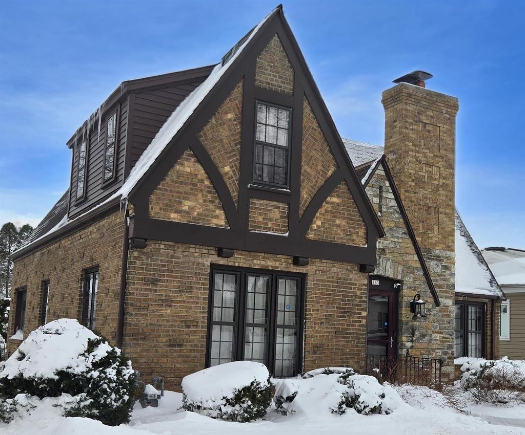 Photo of 843 Wilson STREET, Manitowoc, WI 54220 (MLS # 50322465)