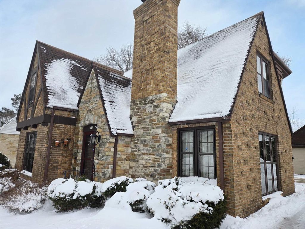 Photo of 843 Wilson STREET, Manitowoc, WI 54220 (MLS # 50322465)