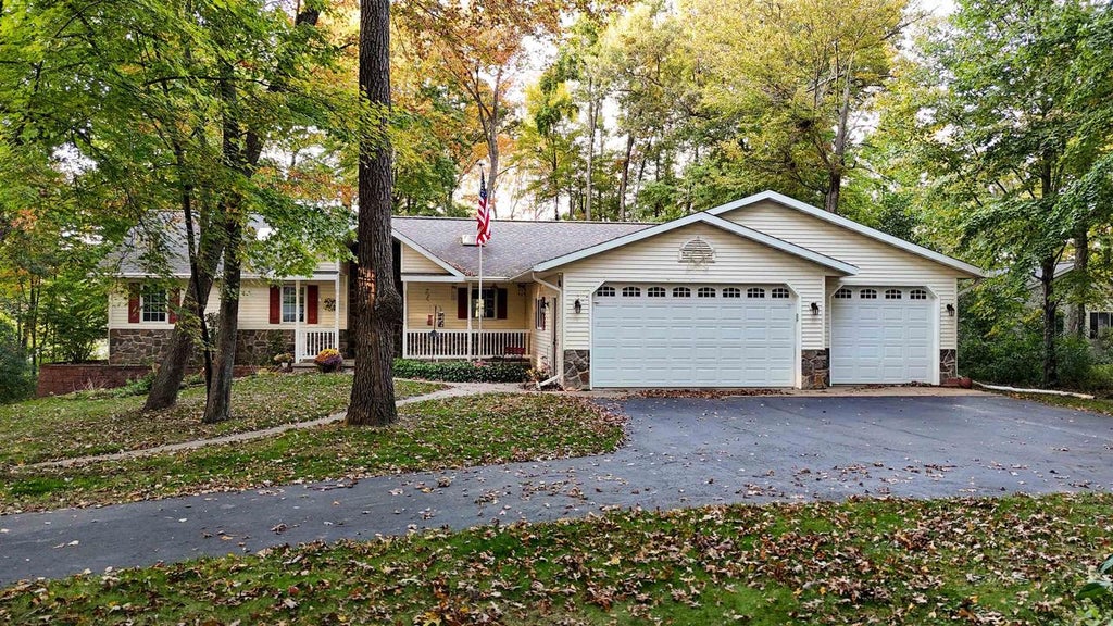 Photo of N3120 W Silver Lake DRIVE, Waupaca, WI 54981 (MLS # 50334114)