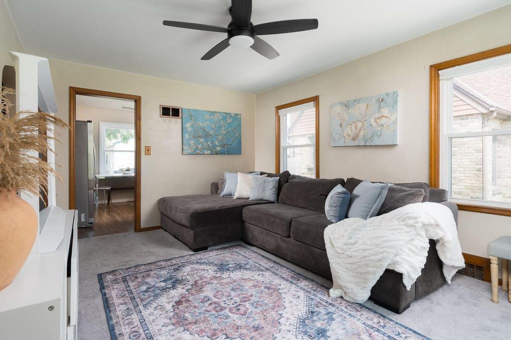 Photo of 2902 E Allerton AVENUE, Saint Francis, WI 53235 (MLS # 1942829)