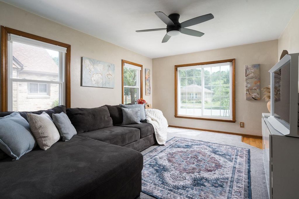 Photo of 2902 E Allerton AVENUE, Saint Francis, WI 53235 (MLS # 1942829)