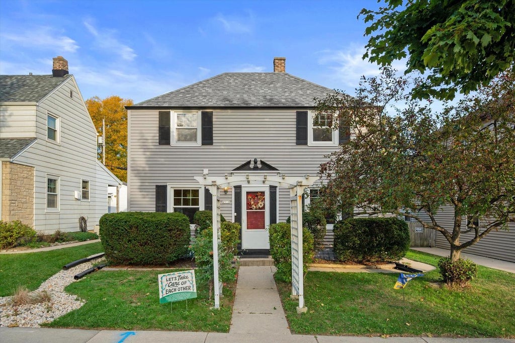Photo of 4518 S Howell AVENUE, Milwaukee, WI 53207 (MLS # 1984647)