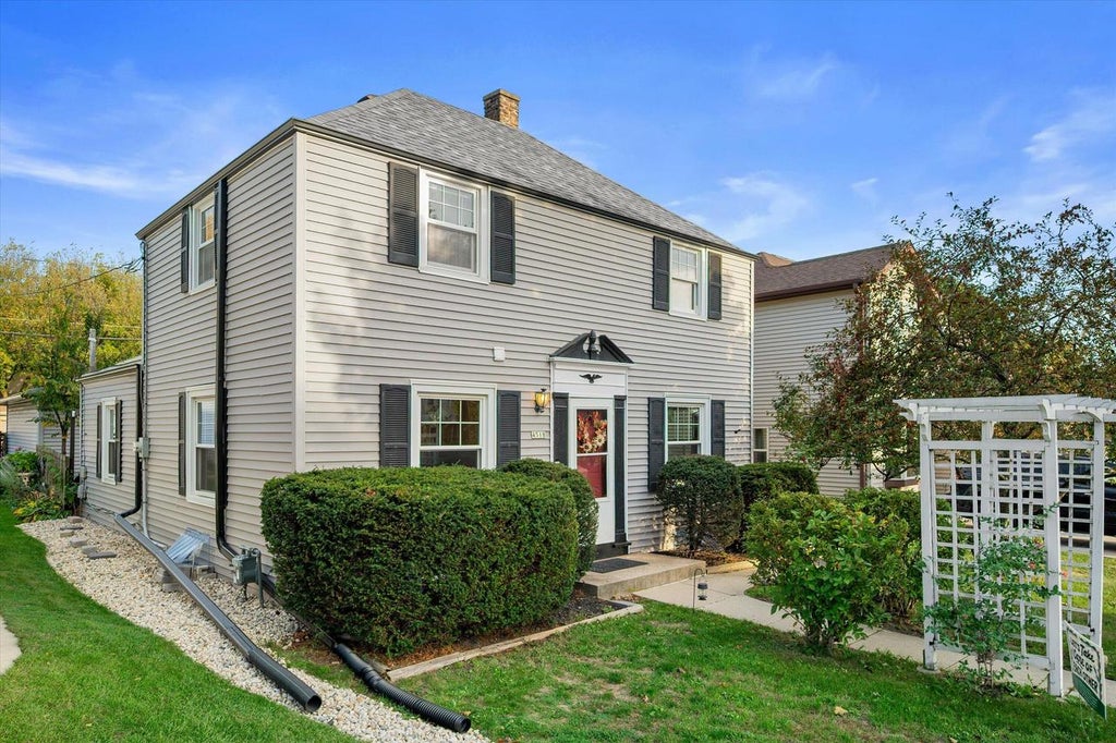 Photo of 4518 S Howell AVENUE, Milwaukee, WI 53207 (MLS # 1984647)